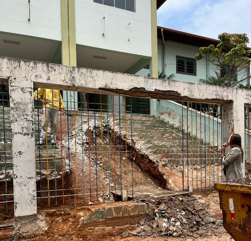 Volta às aulas com prédio em obra preocupa pais de alunos da escola Doriol Beato