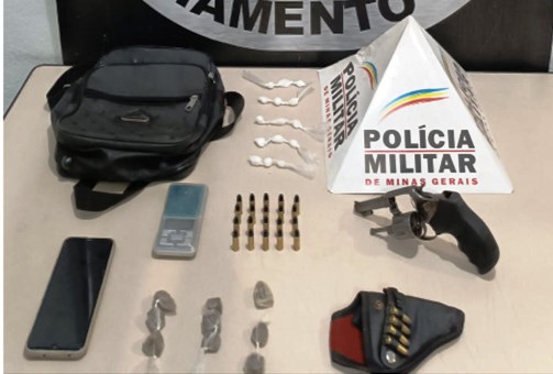Jovem é preso com arma, munição e droga