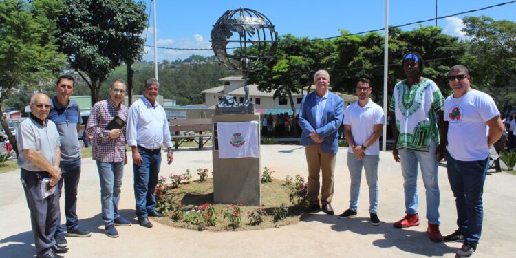 Inaugurada rotatória do bairro Morro da Mina