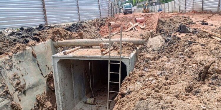 Avança a primeira etapa de construção da galeria de águas pluviais no centro de Lafaiete