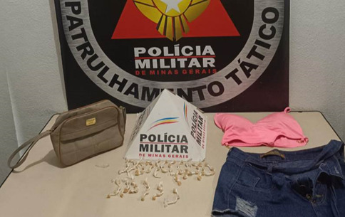 Mulher é flagrada com mis de 70 pedras de crack no centro de Lafaiete