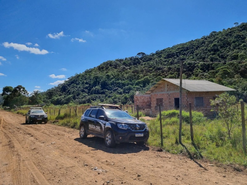 Polícia Civil  reconstitui assassinatos de mãe e filho