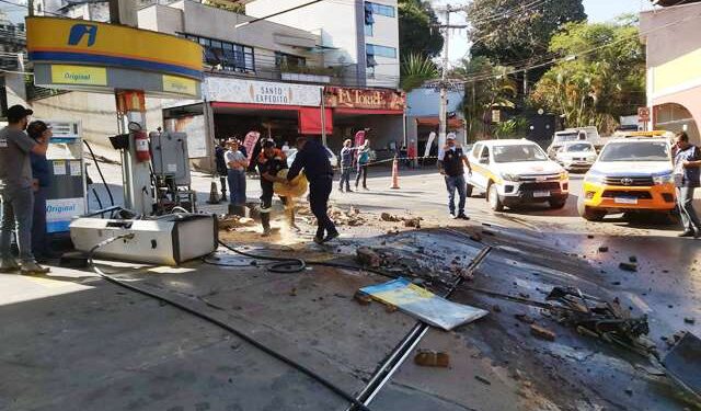 Patrol perde freio, atinge e derruba bomba de combustível