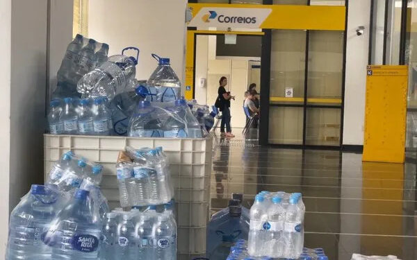 Correios suspendem recebimento de roupas para Rio Grande do Sul