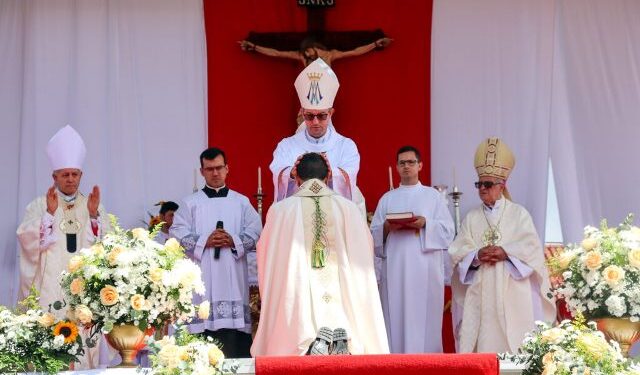 Ordenação episcopal de Dom Edmar reúne milhares de pessoas em Alto Rio Doce