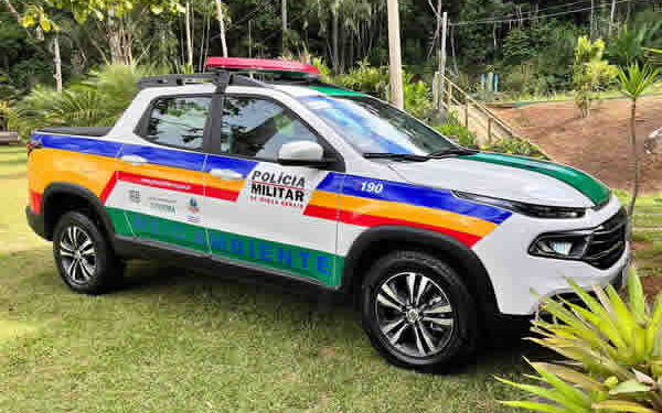 Policia do Meio Ambiente resgata galos usados em rinhas