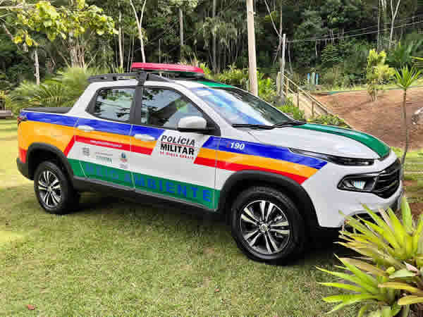 Policia do Meio Ambiente resgata galos usados em rinhas