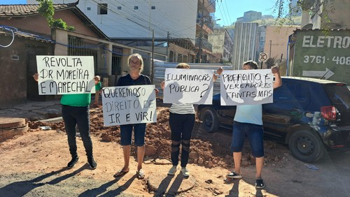 Termina manifestação e trânsito é liberado no viaduto