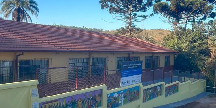 Gerdau e prefeitura inauguram revitalização em escola de Miguel Burnier