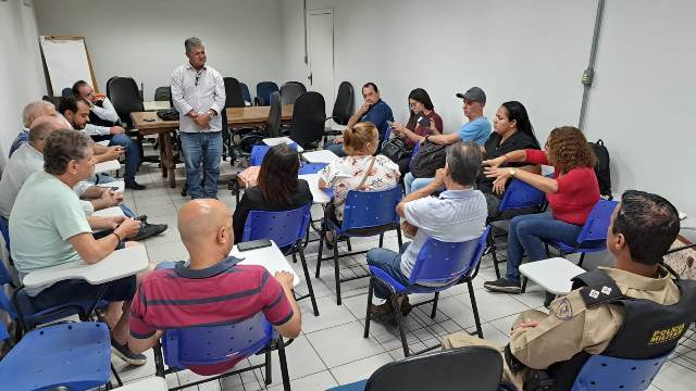 Em reunião tensa prefeito reafirma previsão para fim de obra