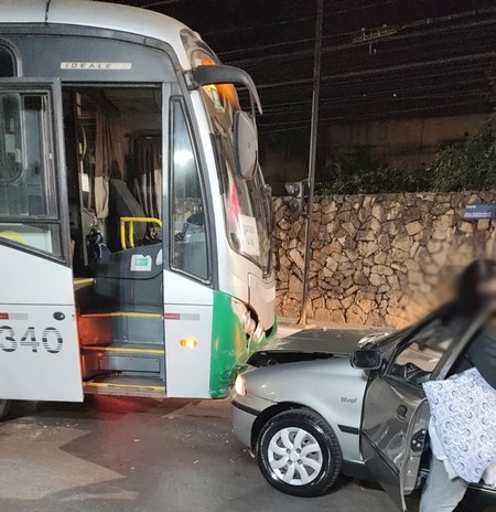 Homem rouba carro, foge da polícia,  provoca acidente e acaba preso