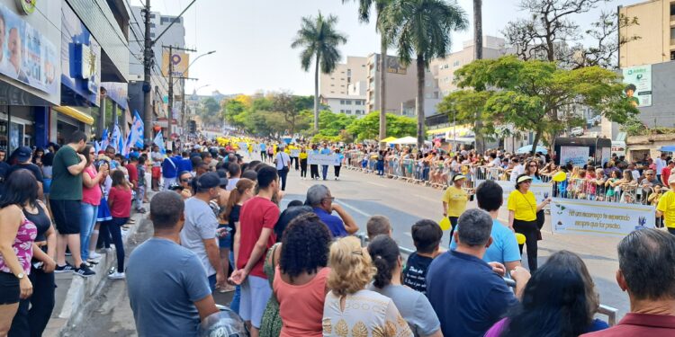 Desfile de 7 de Setembro atrai grande público em Lafaiete