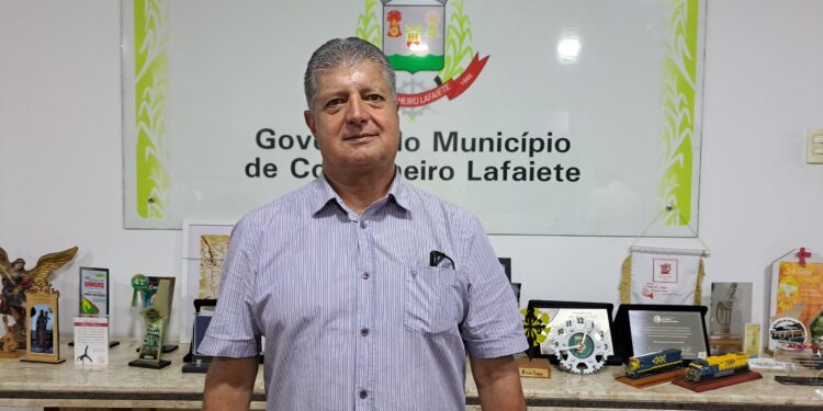 Mário Marcus parabeniza Leandro Chagas, seu sucessor