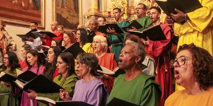 Coral Cidade dos Profetas mantém tradição musical da Semana Santa