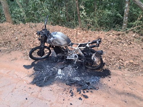 Corpo e moto são encontrados carbonizados