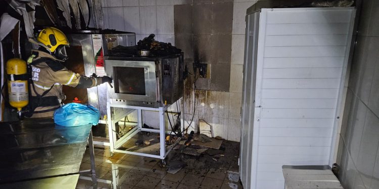 Incêndio atinge padaria de supermercado em São João del-Rei