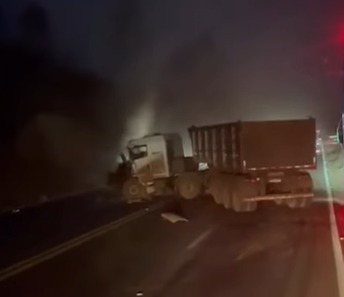 BR-040: Acidente interdita rodovia e provoca congestionamento nos dois sentidos