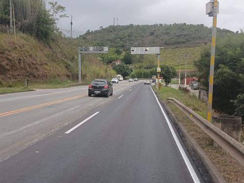 Tráfego em meia pista na BR-040 em Itabirito até 09/10