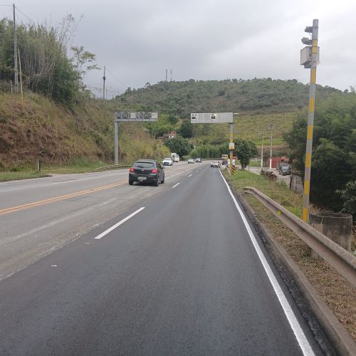 Tráfego em meia pista na BR-040 em Itabirito até 09/10