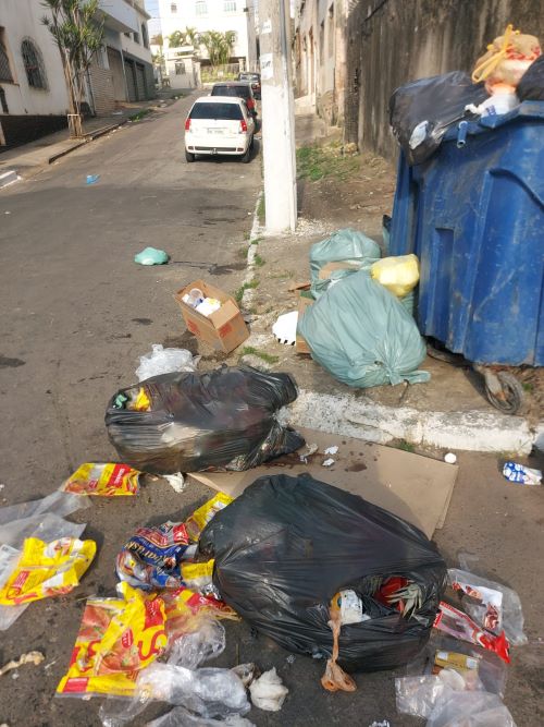 Moradores denunciam lixo na cidade e vereador cobra Prefeitura