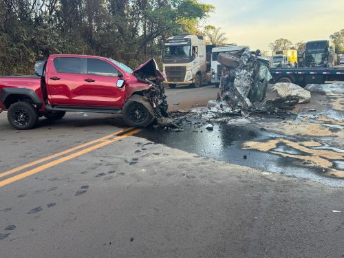 Colisão frontal na BR-040 em Congonhas deixa dois feridos
