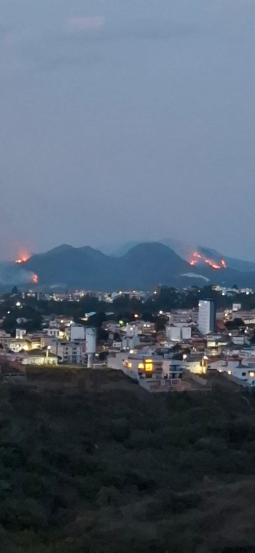 Incêndio na Serra de São José segue ativo e ainda sem controle