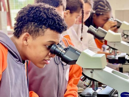 Estudantes conhecem a UFSJ durante a Semana de Ciência e Tecnologia