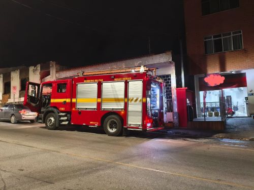 Bombeiros evitam incêndio após ocorrência de fumaça em restaurante