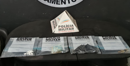 PM prende dois homens por tráfico e apreende drogas e arma