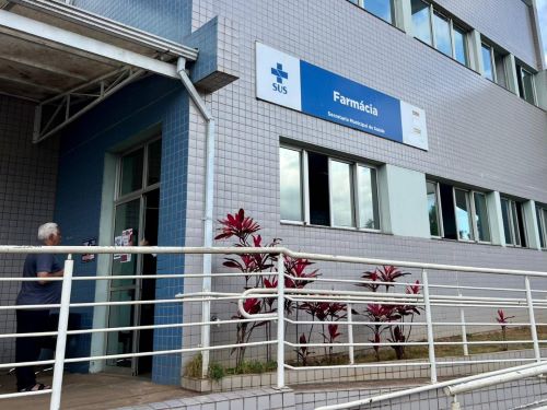 Farmácia Central amplia horário e adota agendamento