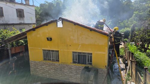 Incêndio atinge casa em São João del Rei