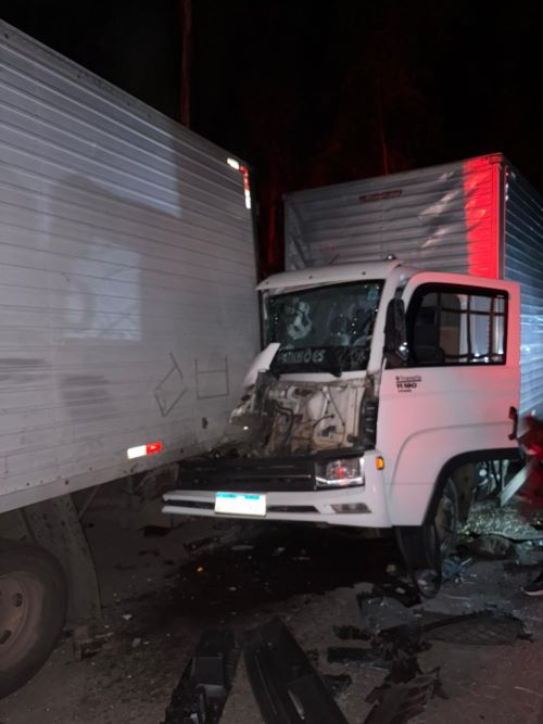 Bombeiros resgatam adolescente preso às ferragens na MGC-482