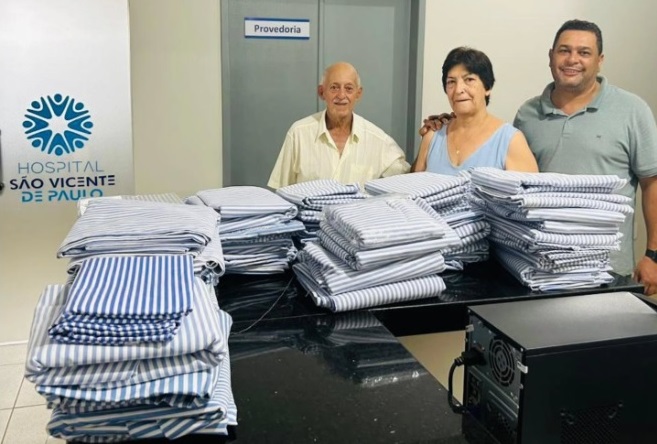 Casal transforma bodas de ouro em ação solidária para hospital