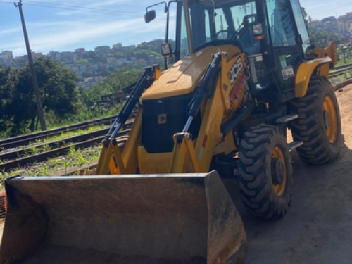 Furto de retroescavadeira no bairro Carijós