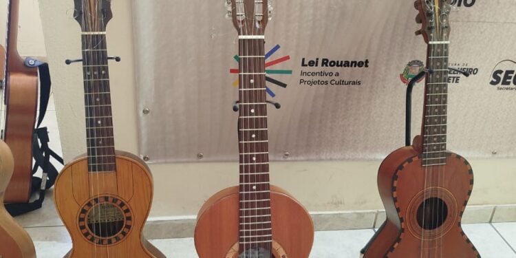 Viola de Queluz renasce em Lafaiete e emociona comunidade