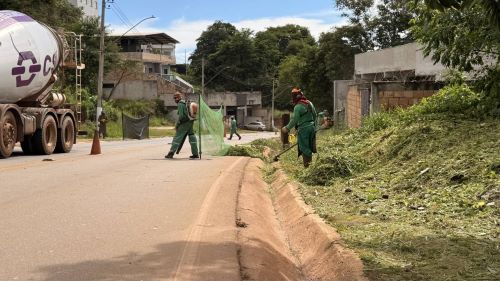 Congonhas reforça capina e roçada durante período chuvoso