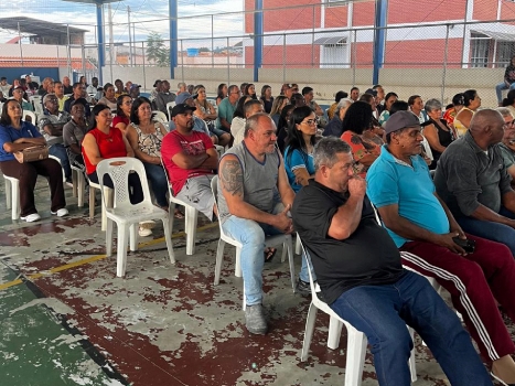 Mais de 140 famílias recebem títulos de regularização fundiária urbana em Barroso