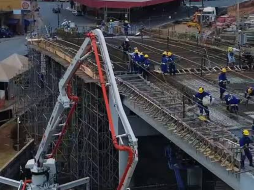 Ministro dos Transportes visita obras do viaduto