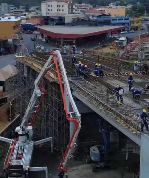 Ministro dos Transportes visita obras do viaduto