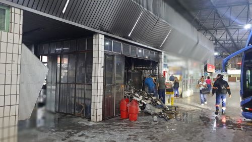 Incêndio  destrói lanchonete na rodoviária de Lafaiete
