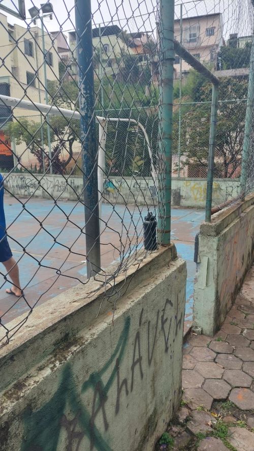 Quadra esportiva da rua Brasil necessita de reforma