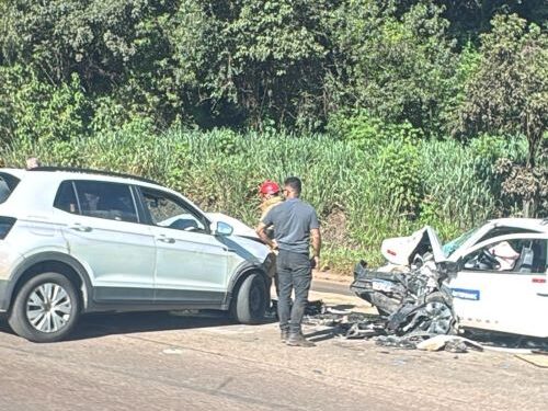 Colisão frontal deixa dois feridos na BR-040, em Congonhas