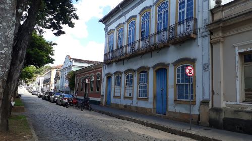 Raio pode ter causado incêndio em restaurante histórico