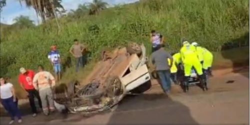Capotamento interdita faixa da BR-040 em Congonhas