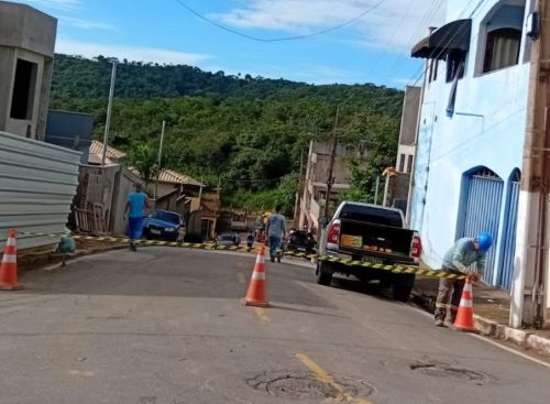 Rua do Vila Rica é interditada para manutenção na rede de água