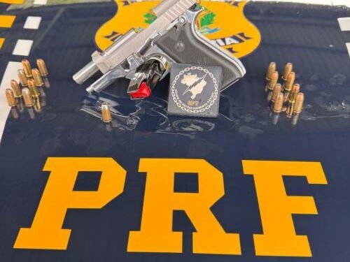 PRF apreende pistola em BMW e prende mulher na BR-040