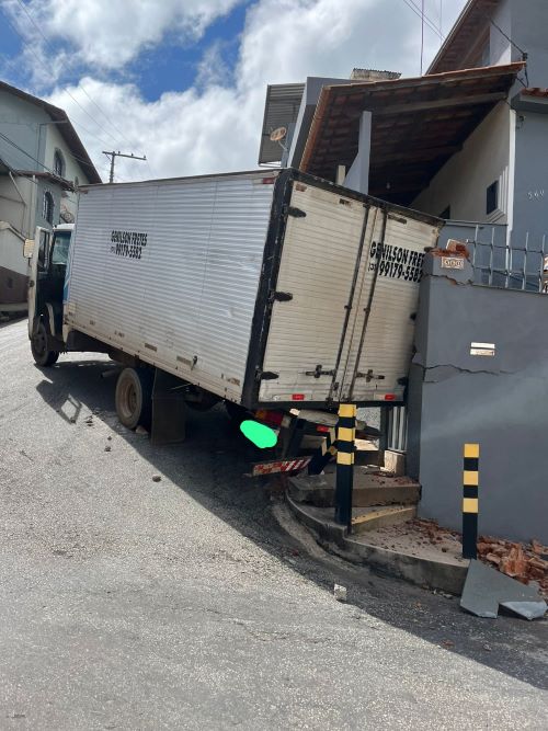 Prefeitura recua e reverte trânsito no bairro de Lourdes