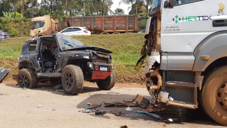 Motorista morre em colisão com carreta na BR-040