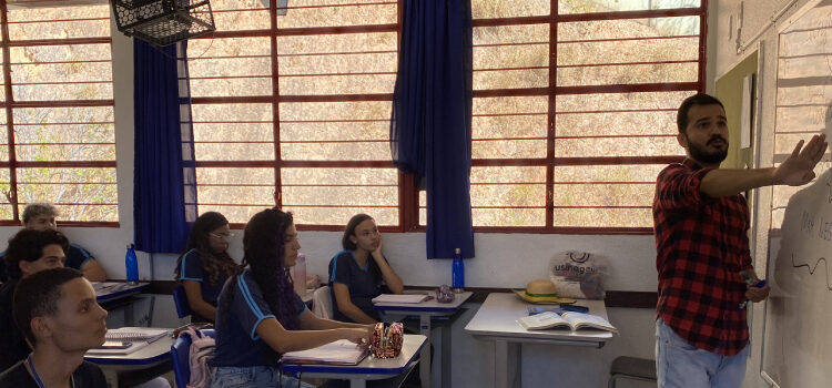 Minas Gerais fica abaixo das metas e trava ensino integral