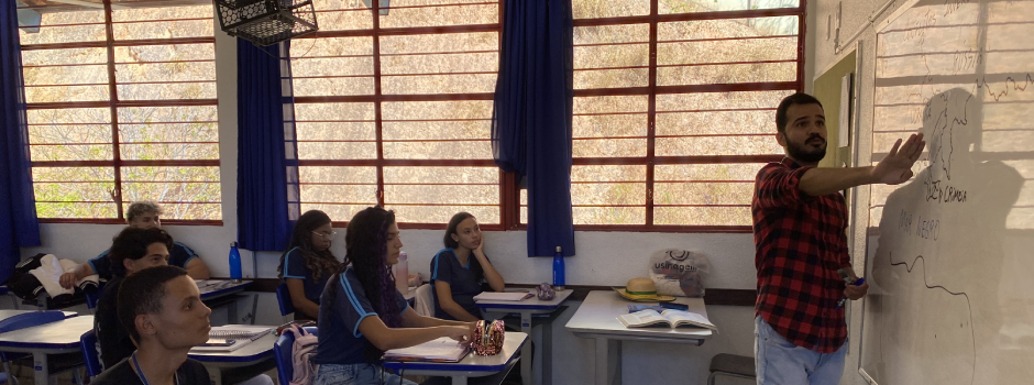 Minas Gerais fica abaixo das metas e trava ensino integral